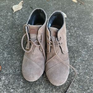 Toms tan wedge booties
